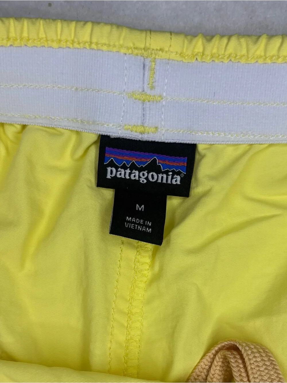 Patagonia Womans Bright Yellow 4 inch Elastic-Waist Shorts Size Medium